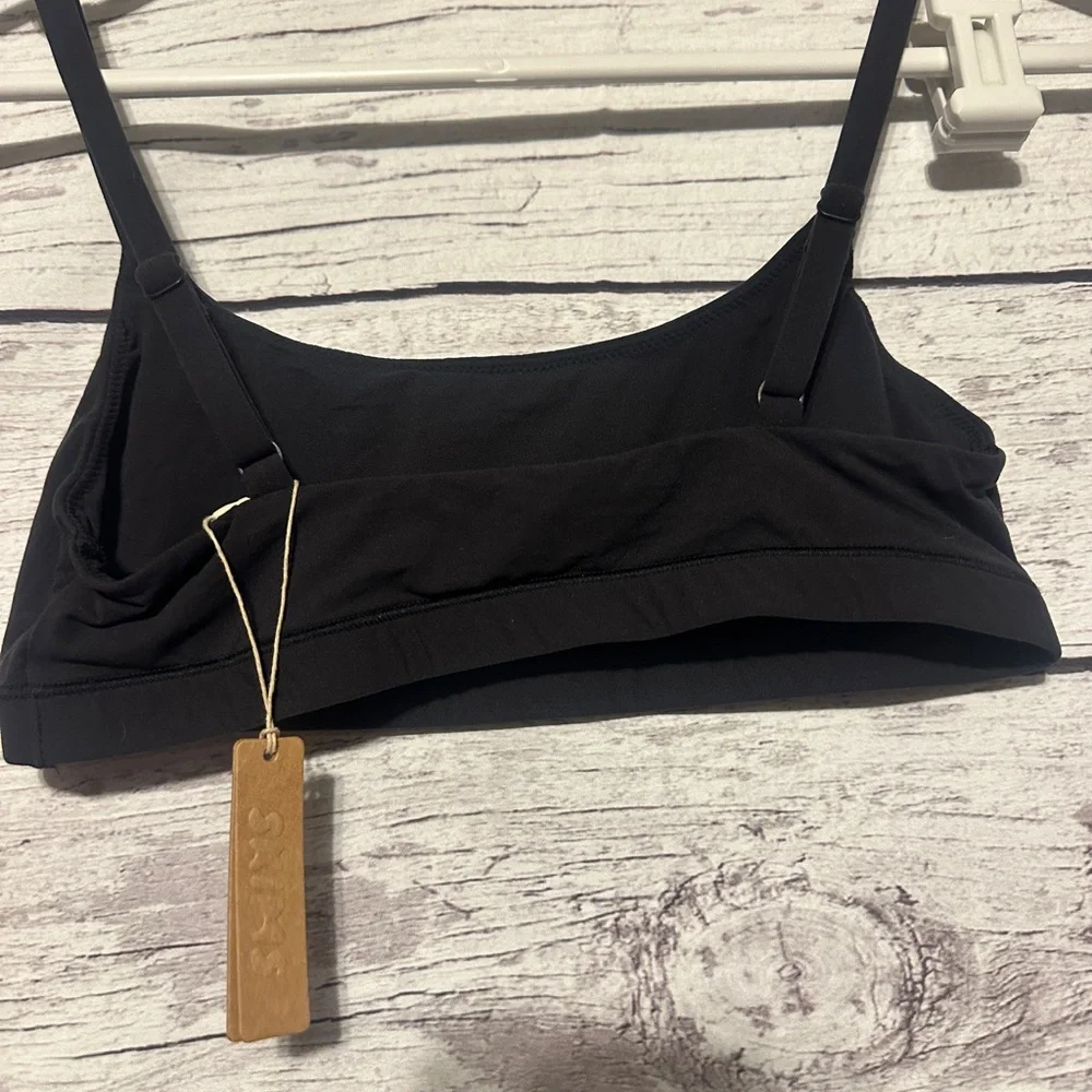 SKIMS Black Bralette Sports Bra Size S Minimal Stretch NWT - Picture 3 of 4